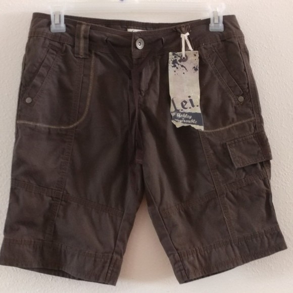 NWT L.E.I. Ashley Trouble Capris Sz 9 - Picture 1 of 13